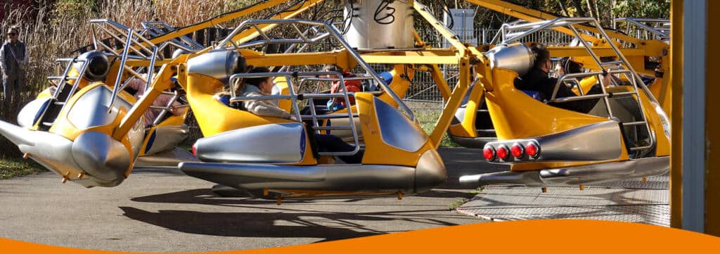 SkyTwister Fahrgeschäft mit mehreren Sitzen, die sich schnell drehen