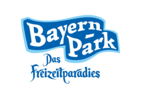 Logo des Bayern Parks mit dem Schriftzug 'Das Freizeitparadies' in blauer Schrift.