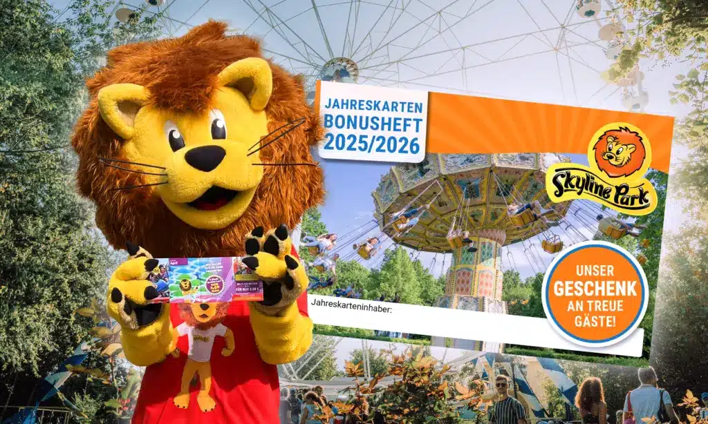 Bonusheft mit Löwenmaskottchen für Skyline Park 2025/2026 Löwenmaskottchen hält ein Bonusheft für den Skyline Park mit einem Karussell im Hintergrund.