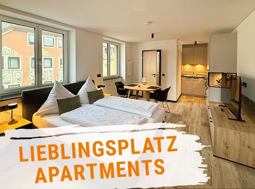Innenansicht eines Zimmers in den Lieblingsplatz Apartments mit Möbeln und Dekoration. Innenansicht eines Zimmers in den Lieblingsplatz Apartments mit Möbeln und Dekoration.