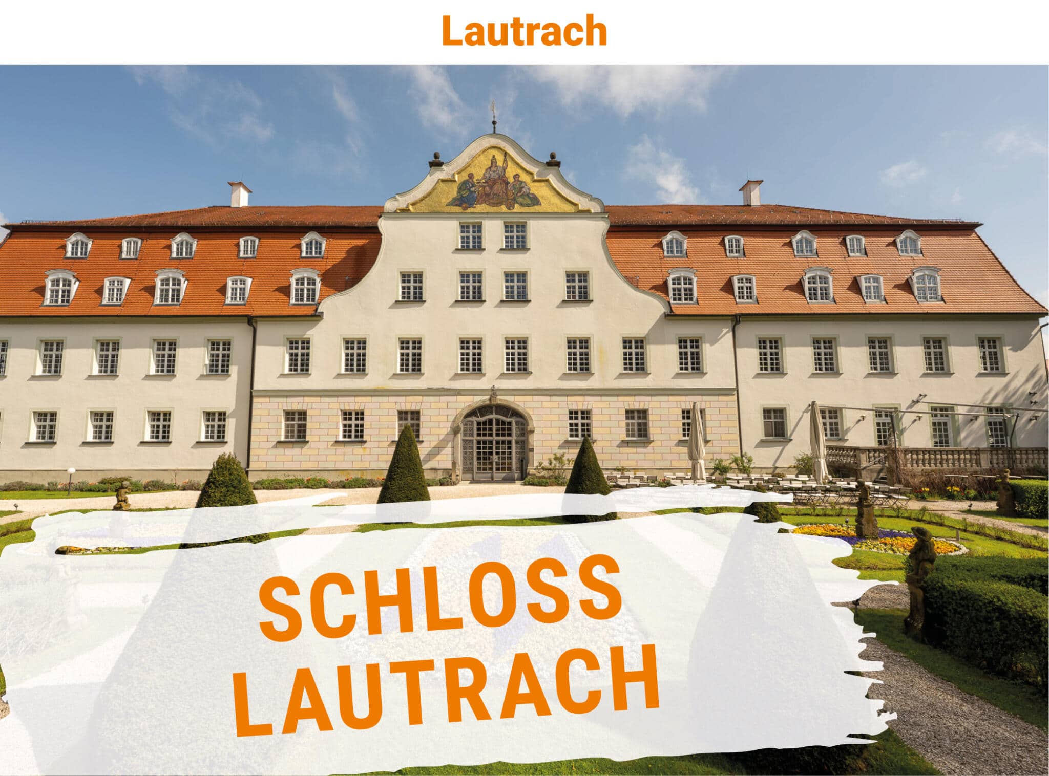 Schloss Lautrach in Bayern mit großem, mehrstöckigen Gebäude, orange Dachziegeln und gepflegtem Garten, zentrale Torfront und klarer Himmel – historischer Landsitz