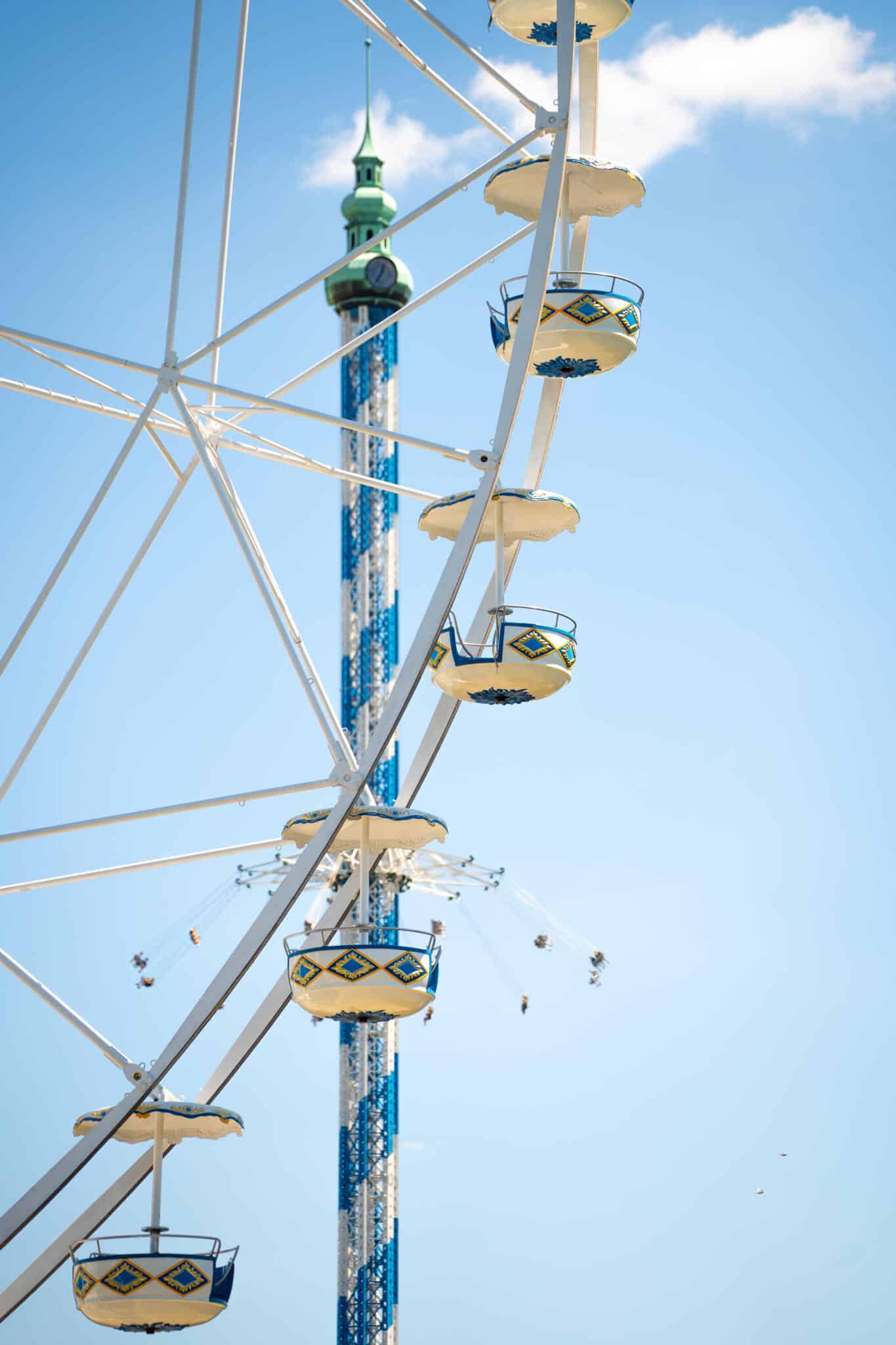Allgäu Skyline Park Riesenrad weiß Frühling