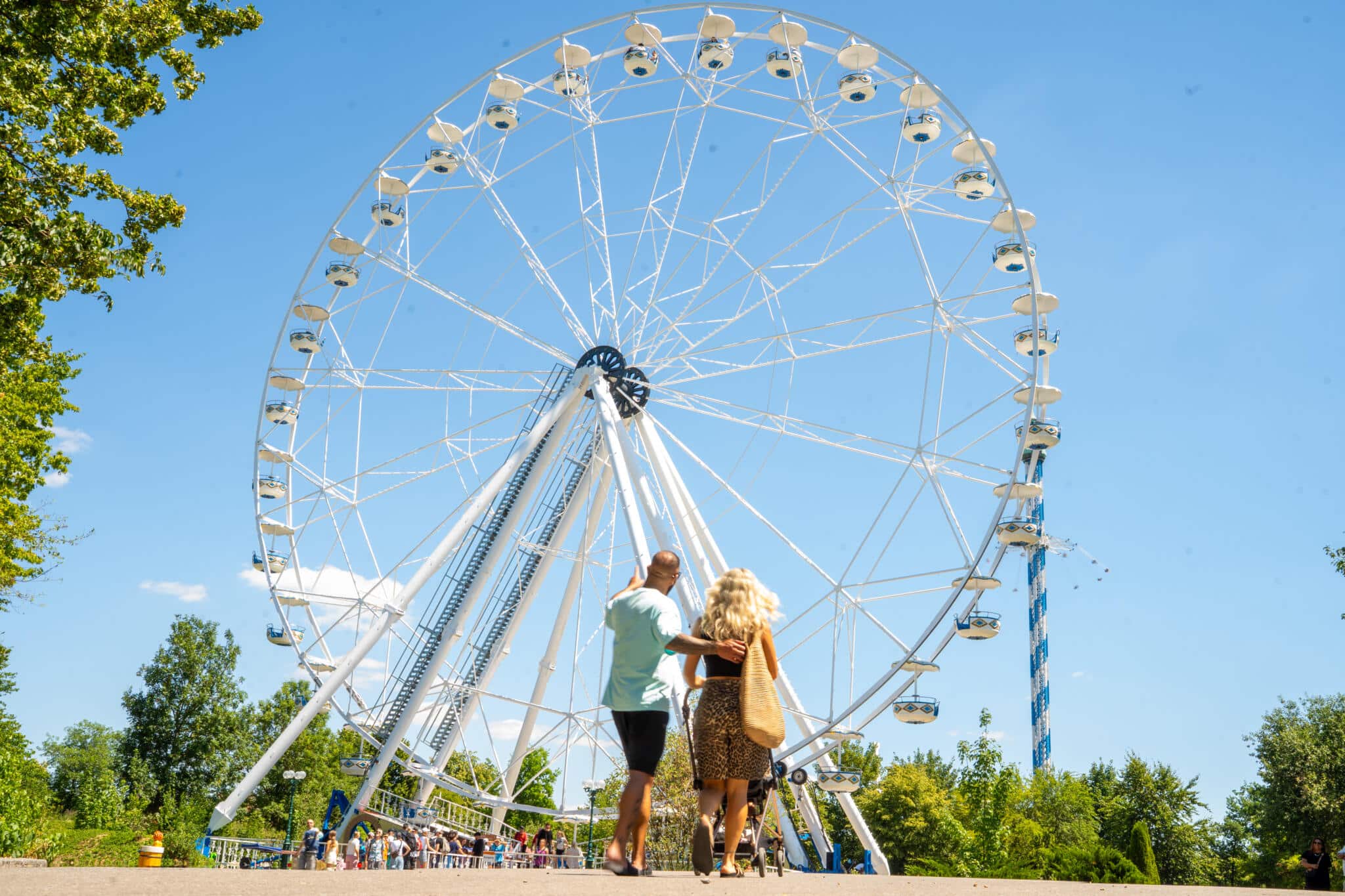 Allgäu Skyline Park Riesenrad weiß Frühling