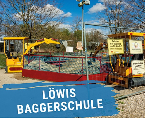 Spielplatz mit einer Baggerschule für Kinder, ausgestattet mit zwei gelben Baggern.